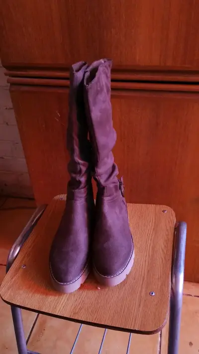 Botas altas de gamuza marrón para mujer - miniatura 3