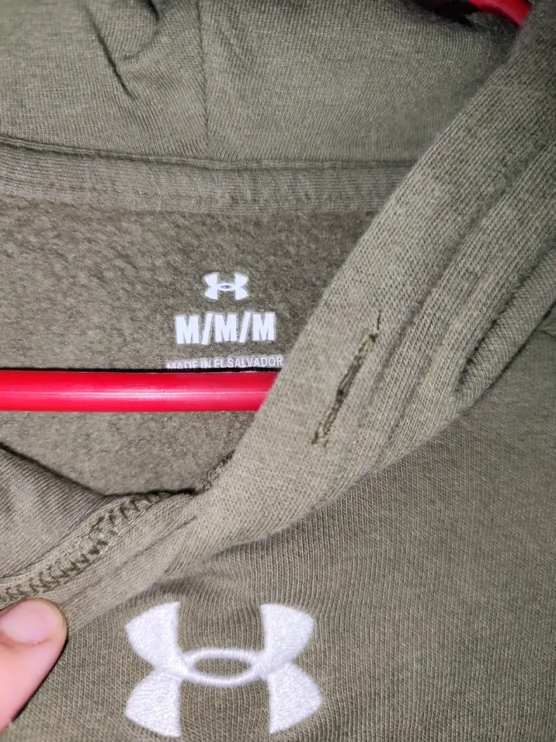 Polerón verde con capucha Under Armour talla M - 2