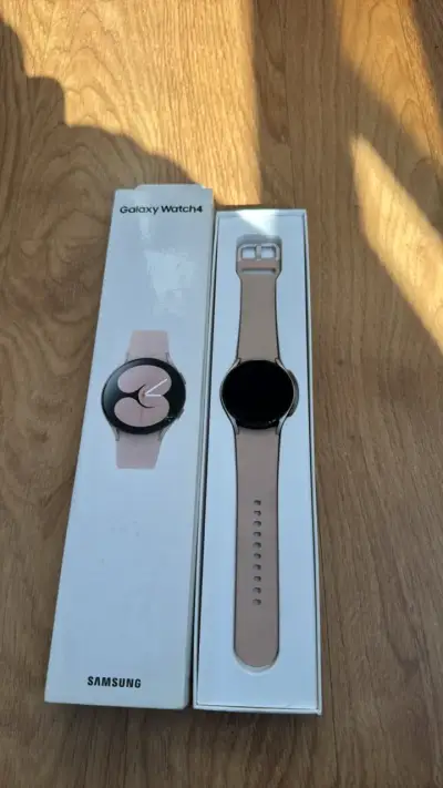 Samsung Galaxy Watch4 color pink en buen estado - miniatura 1