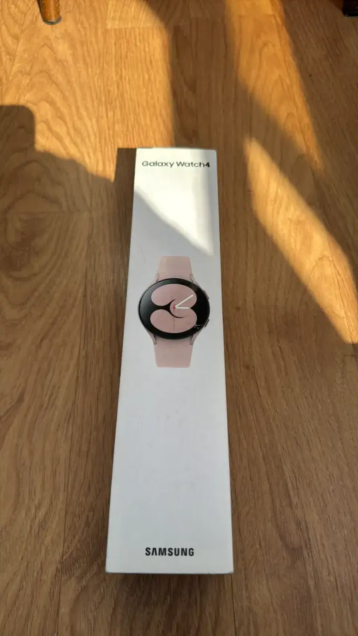 Samsung Galaxy Watch4 color pink en buen estado - 2
