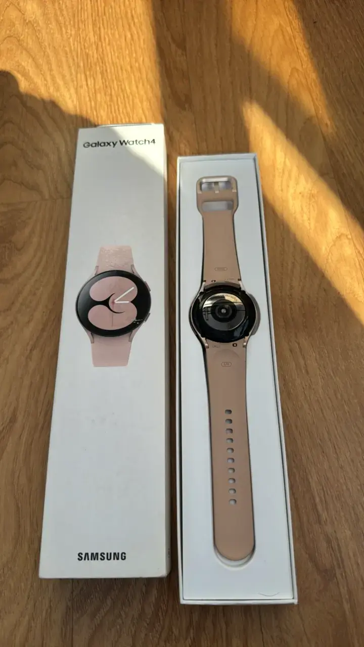 Samsung Galaxy Watch4 color pink en buen estado - 3