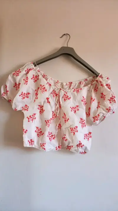 Blusa Hombros Descubiertos Floral H&M - miniatura 1
