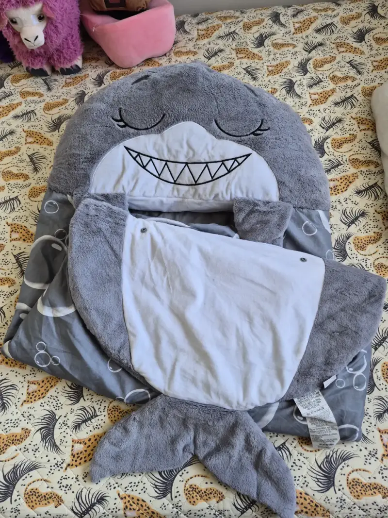 Saco de dormir infantil tiburón gris