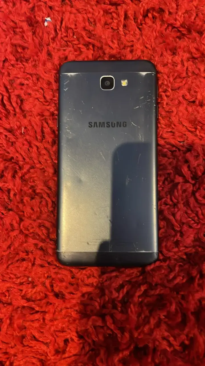 Teléfono Samsung Galaxy J5 prime - 2