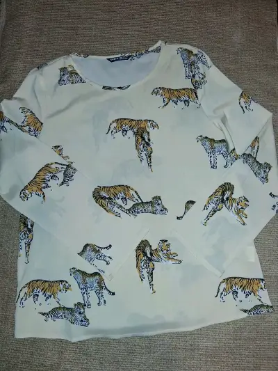 Polera manga larga con estampado de tigres Shein - miniatura 1