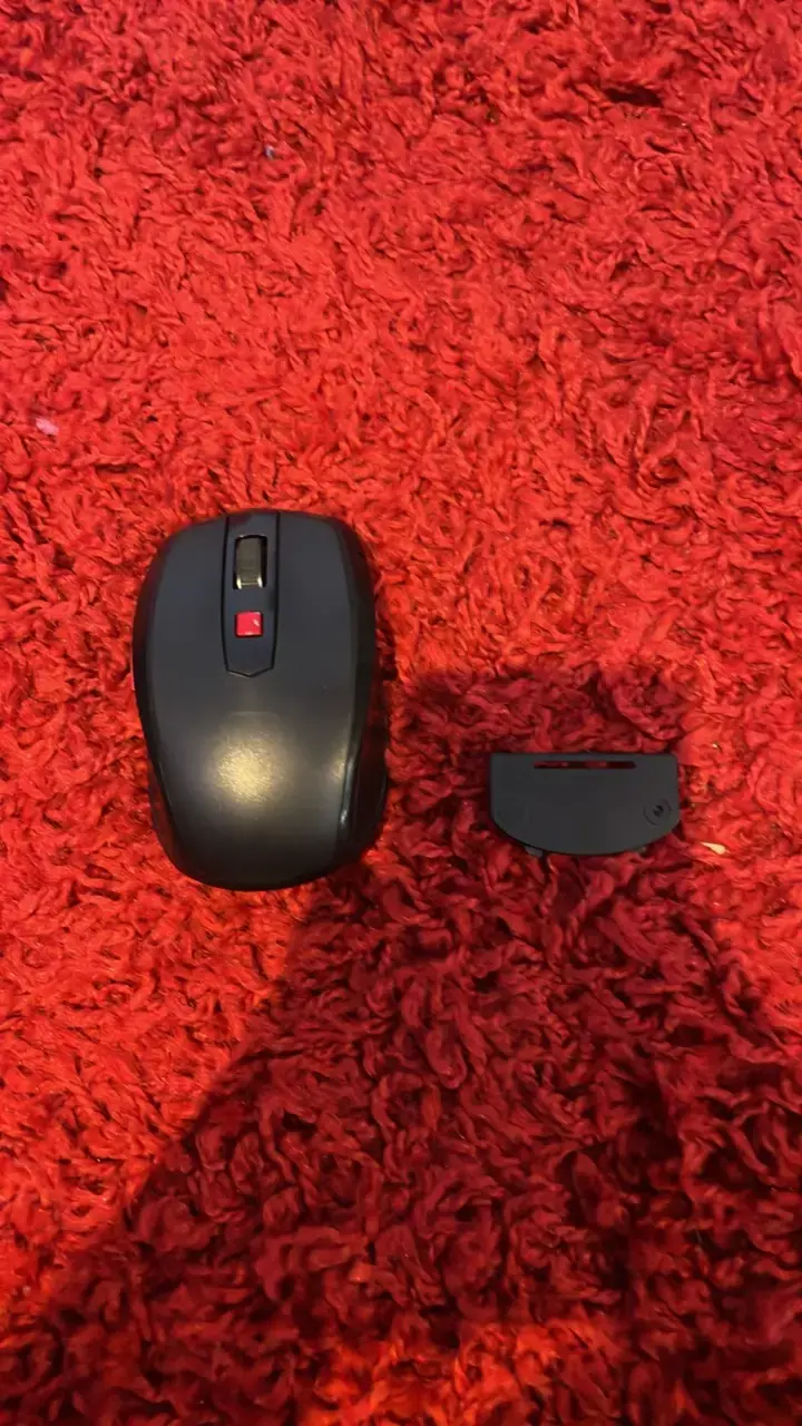 Mouse inalámbrico negro con tapa de batería - 1