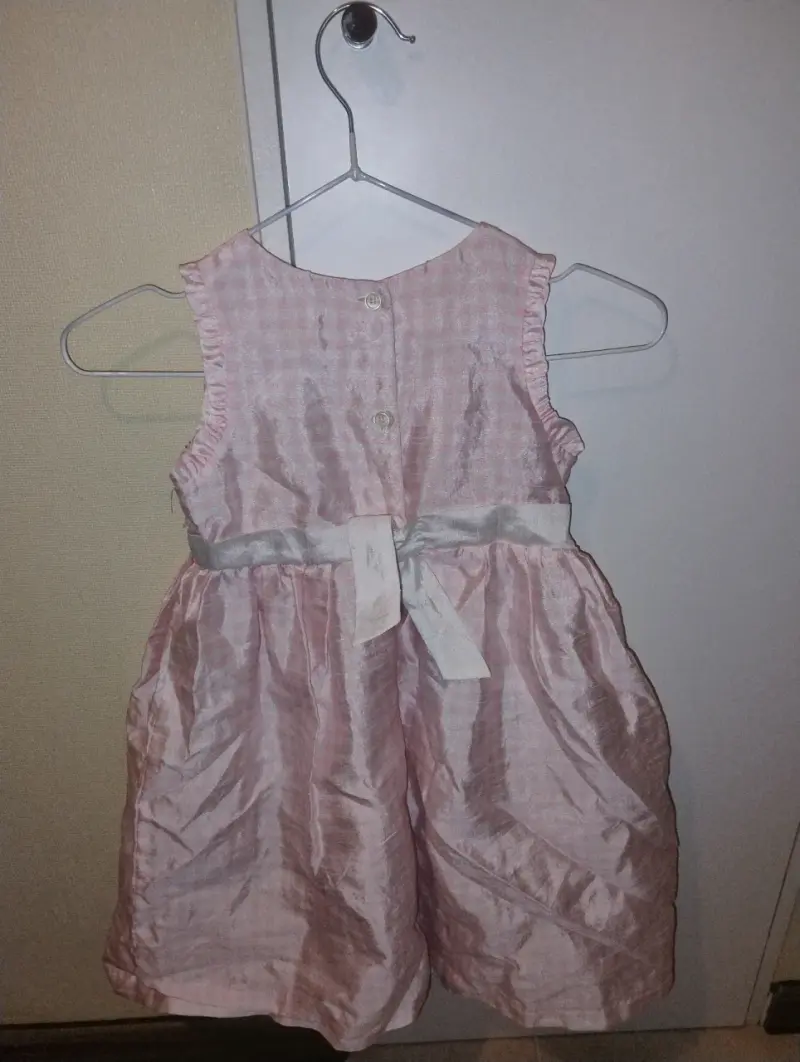 Vestido de niña rosa con lazo blanco - 2