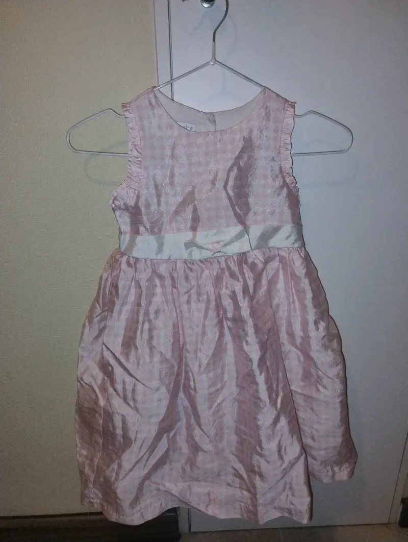 Vestido de niña rosa con lazo blanco - 3