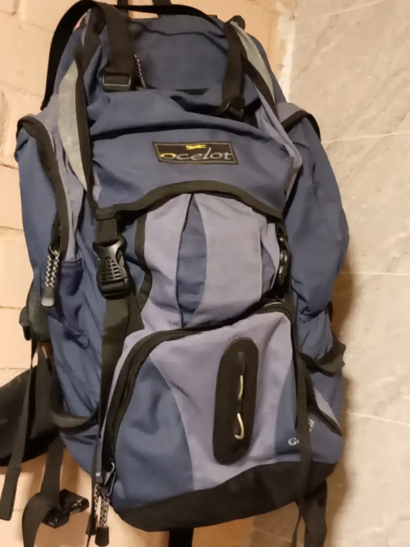 Mochila de senderismo Ocelot azul con múltiples compartimentos