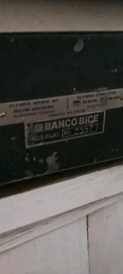 Máquina de escribir Olympia vintage en buen estado - miniatura 5