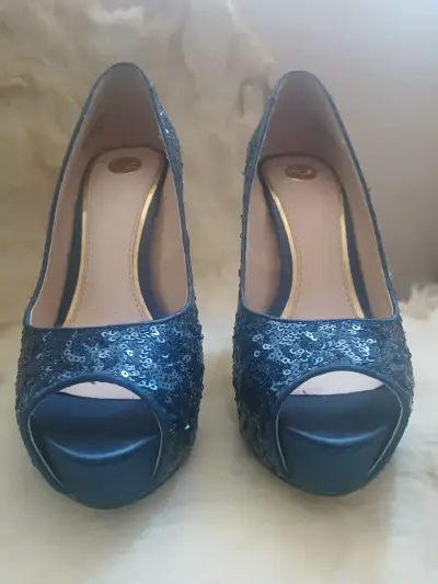 Tacones de fiesta azul con lentejuelas - miniatura 1