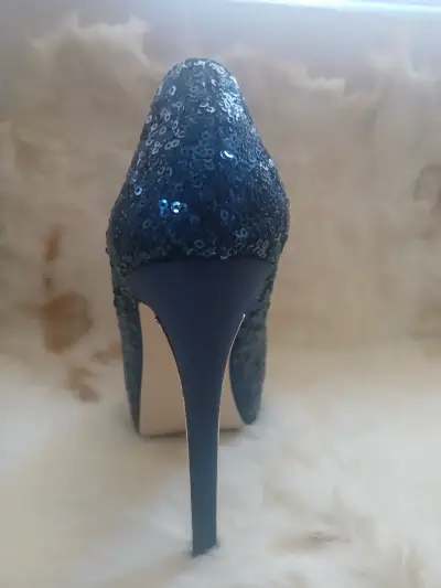 Tacones de fiesta azul con lentejuelas - miniatura 4