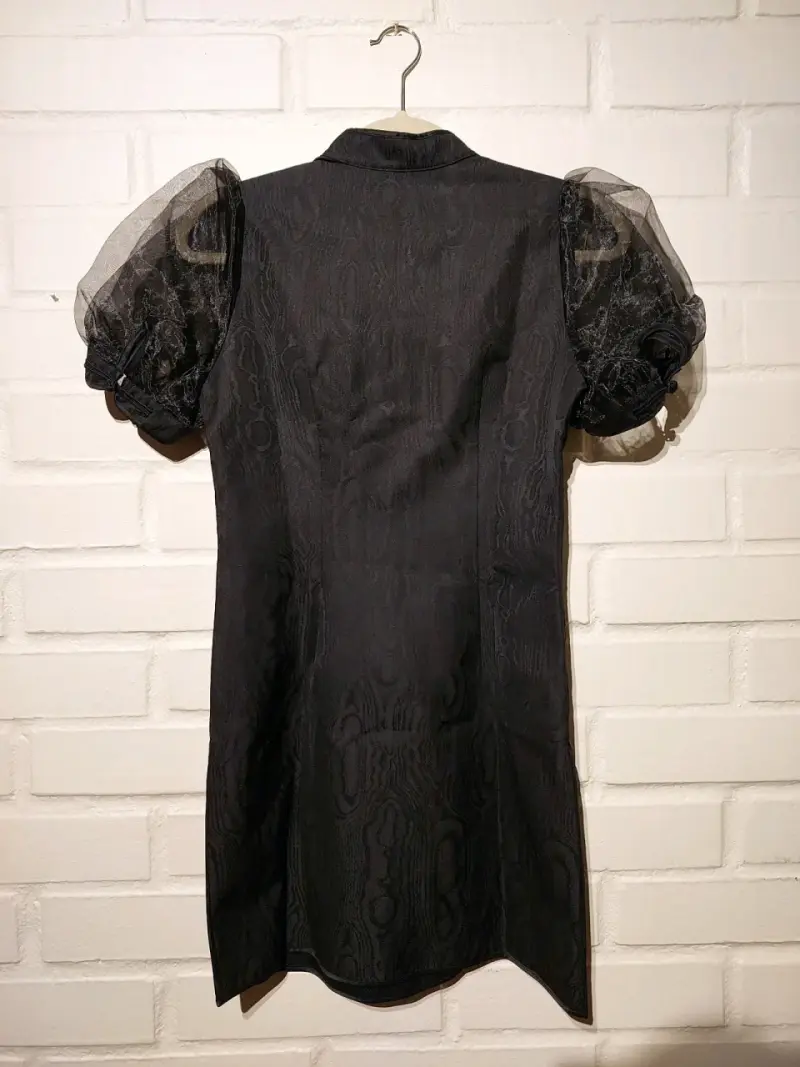 Vestido qipao negro elegante con mangas de tul - 5