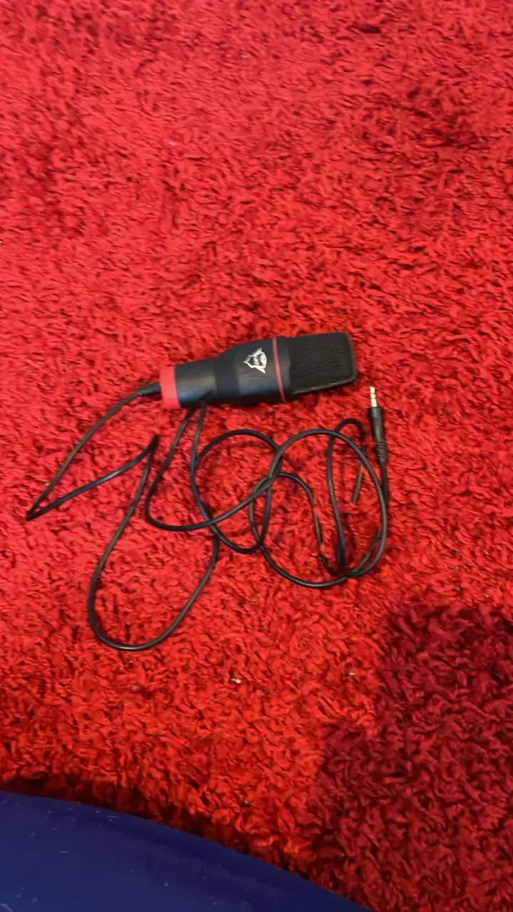 Micrófono gxt con cable entrada jack - 1