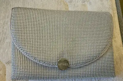Cartera de mano plateada con brillantes - miniatura 1
