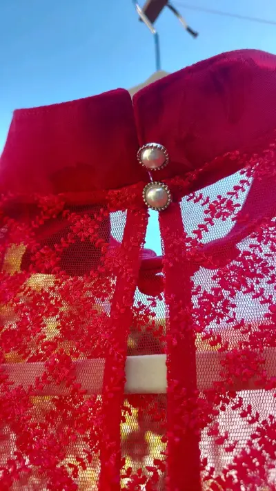Vestido rojo con encaje floral Talla M/L - miniatura 5