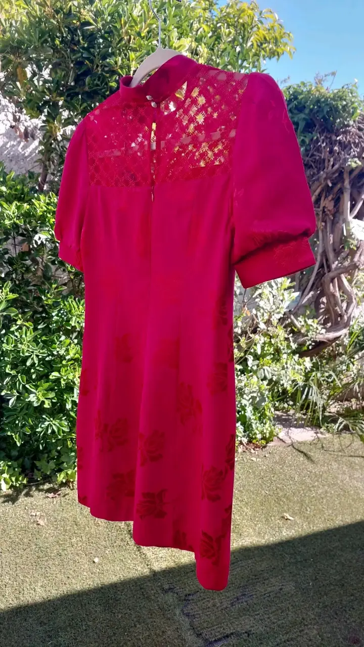 Vestido rojo con encaje floral Talla M/L - 6