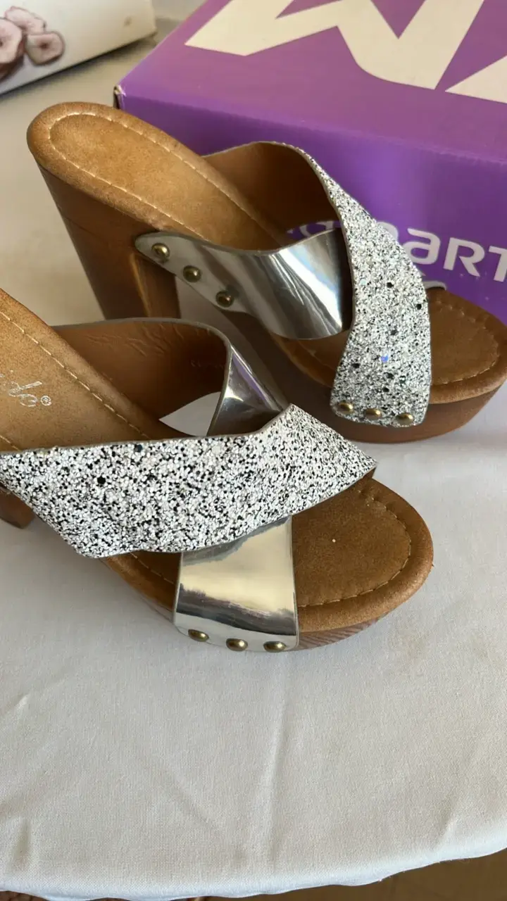 Sandalias de tacón alto con glitter plateado - 2