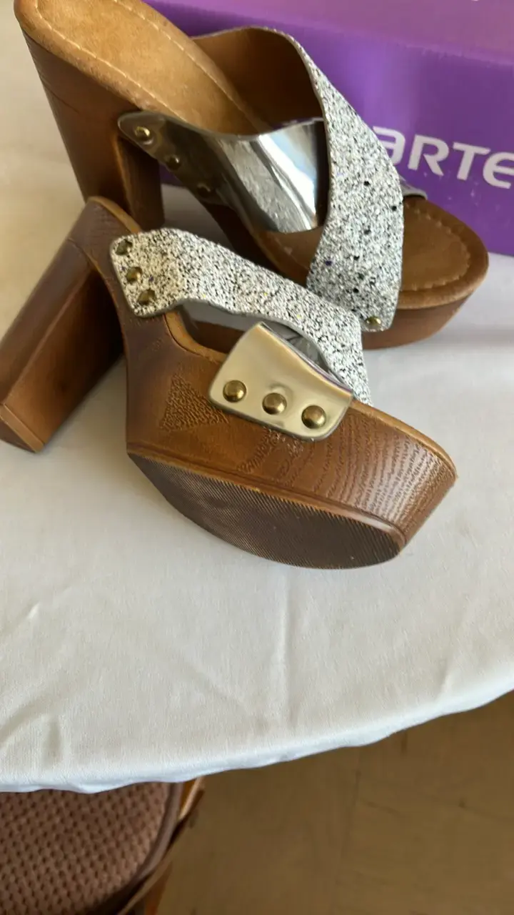Sandalias de tacón alto con glitter plateado - 3