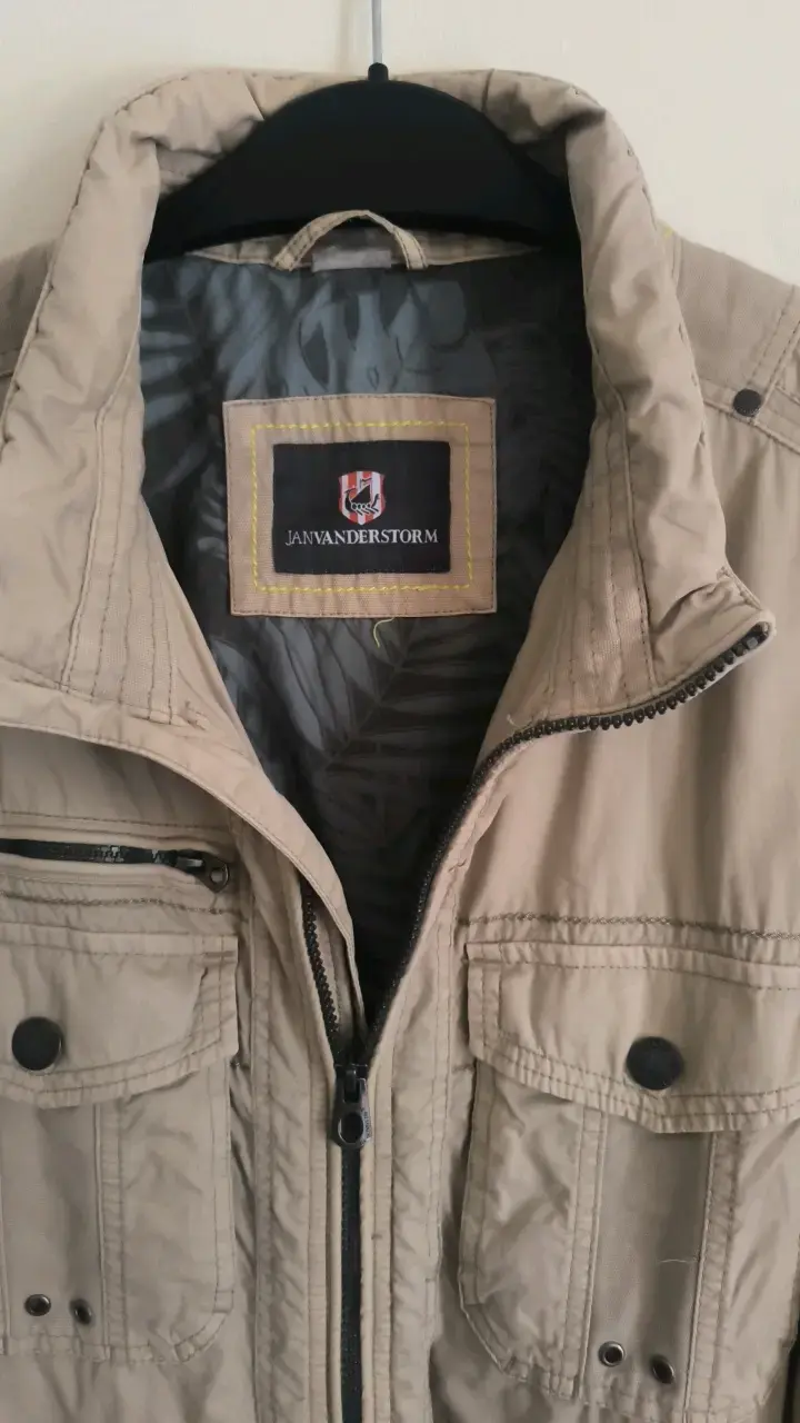 Chaqueta beige Jan Vanderstorm con bolsillos - 2
