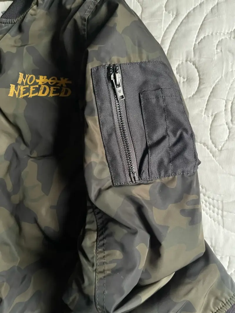 Chaqueta bomber camuflada con estampado - 2