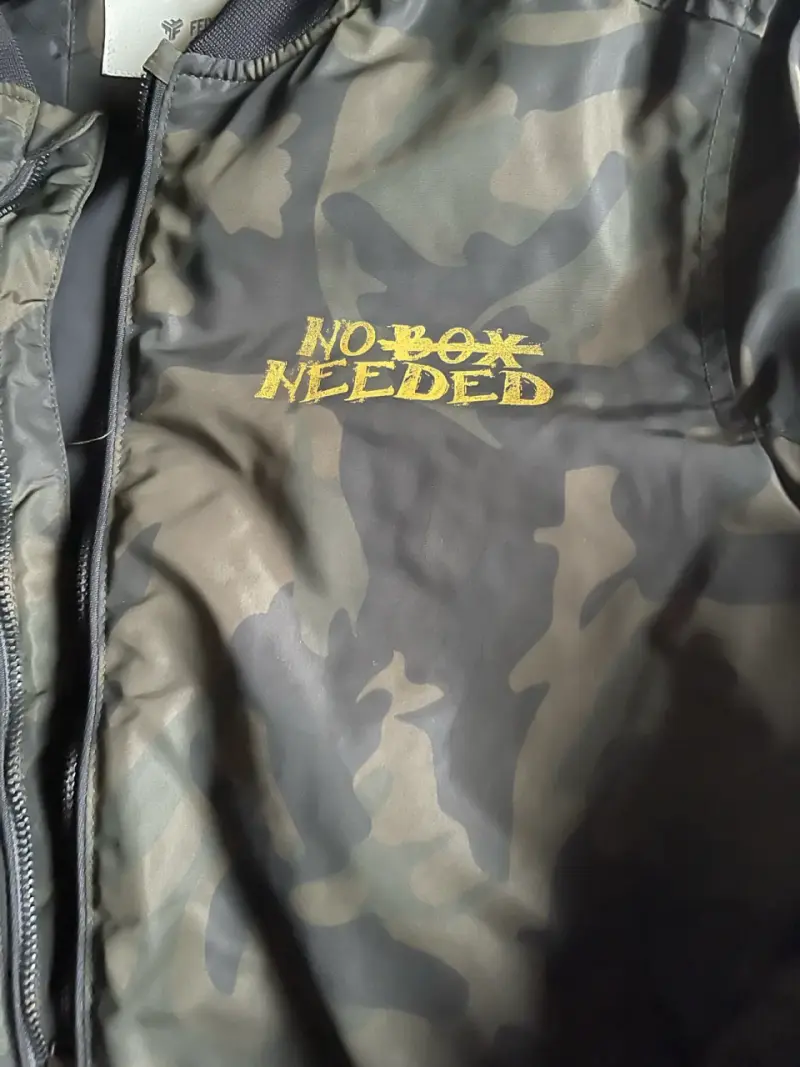 Chaqueta bomber camuflada con estampado - 3