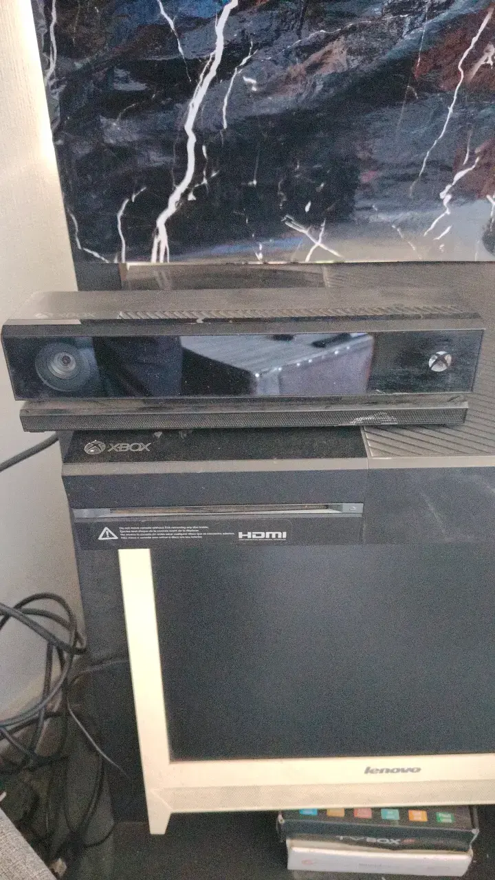 Consola Xbox One con control incluido - 2