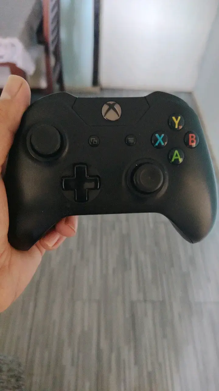 Consola Xbox One con control incluido - 5