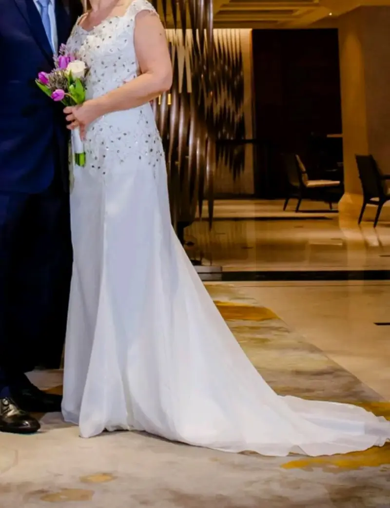 Vestido de Novia Blanco con Detalles de pedreria - 2