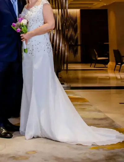 Vestido de Novia Blanco con Detalles de pedreria - miniatura 2