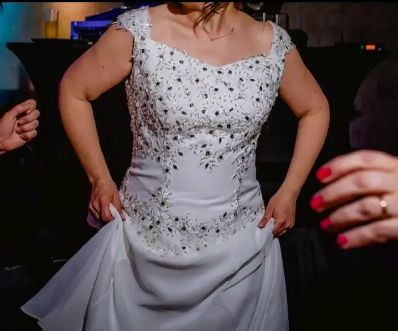 Vestido de Novia Blanco con Detalles de pedreria - 3