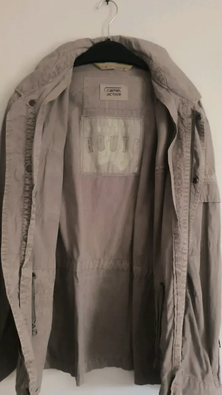 Chaqueta Camel Active beige con bolsillos - 3