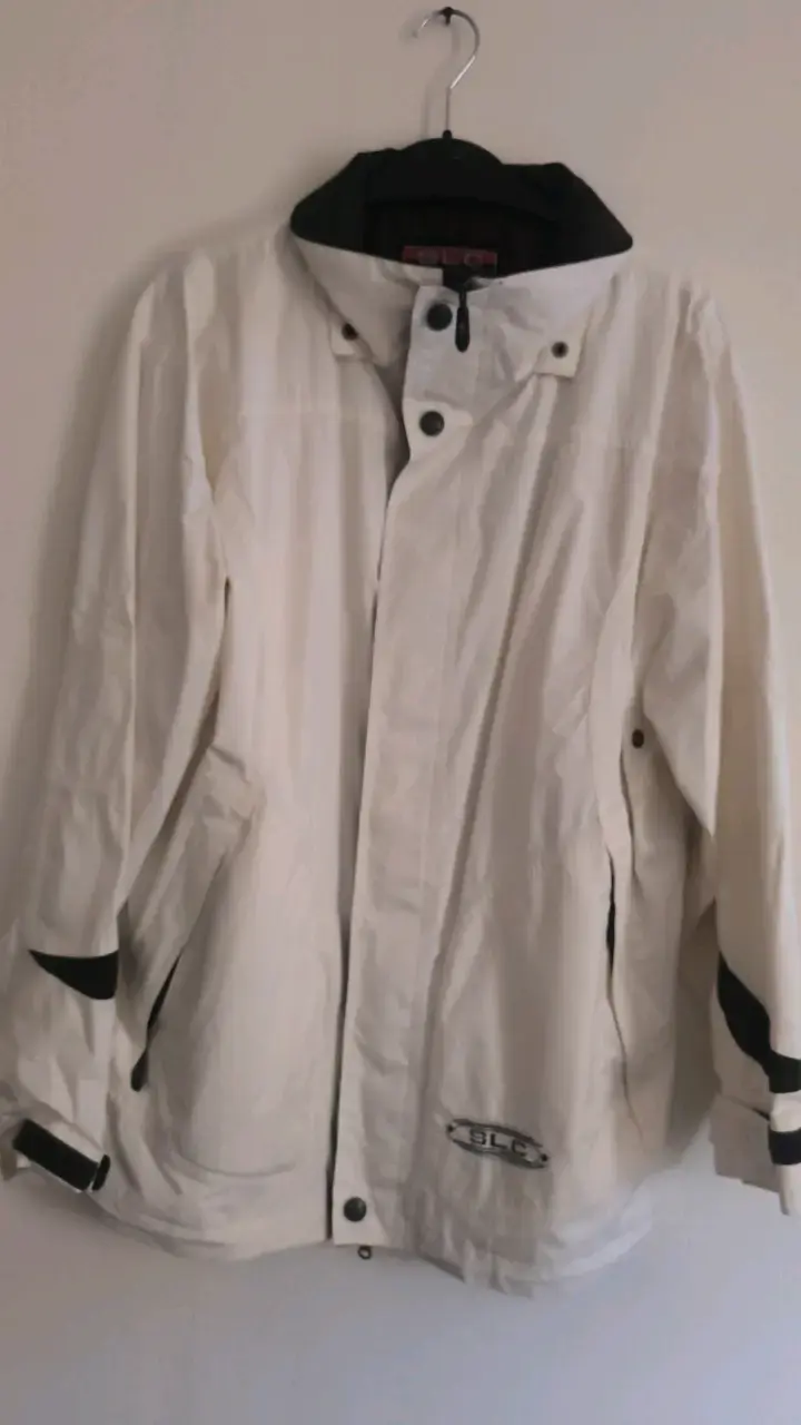 Chaqueta impermeable blanca SLC para lluvia