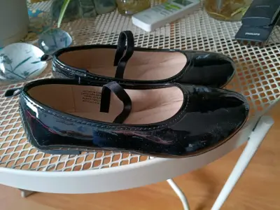 Zapatos de charol negros para niña talla 34 - miniatura 1