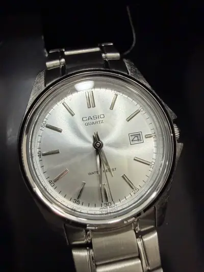 Reloj Casio Quartz Plateado - miniatura 1