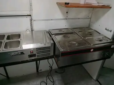 Carro de Comida Rápida con Equipamiento Completo - miniatura 2