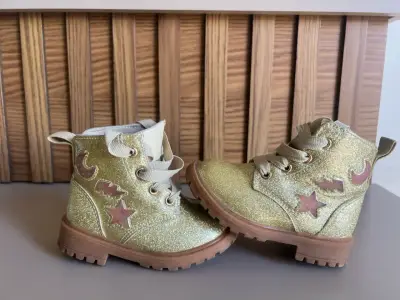 Botines dorados para niña con diseño de estrellas - miniatura 1