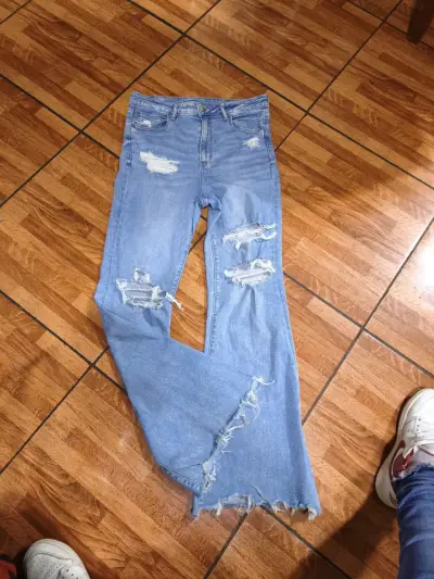 Jeans acampanados desgastados American Eagle - miniatura 1