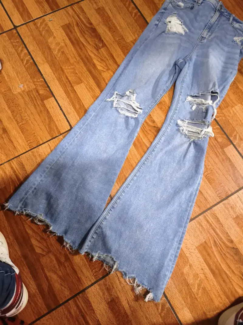 Jeans acampanados desgastados American Eagle - 2