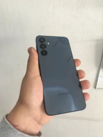 Smartphone Samsung Galaxy A16 5G en buen estado - miniatura 2