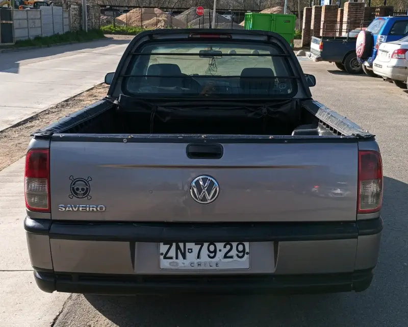 Camioneta pickup gris en buen estado - 4