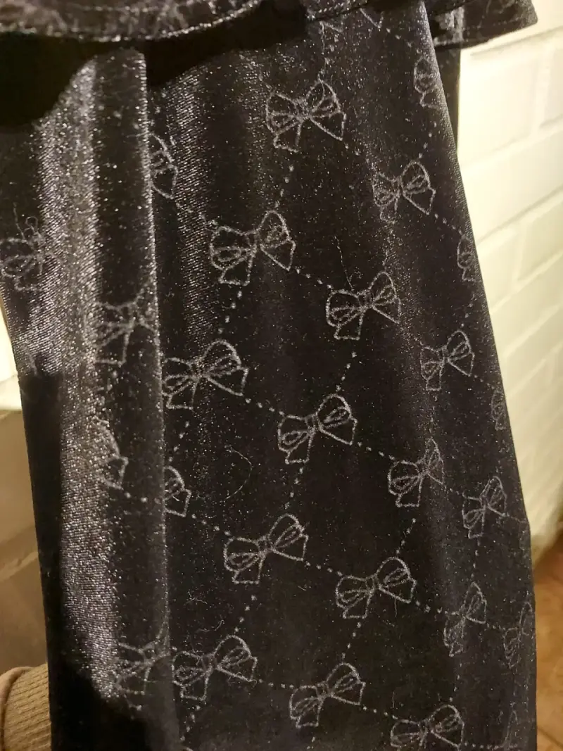 Vestido de terciopelo negro con tirantes de pedrería - 3