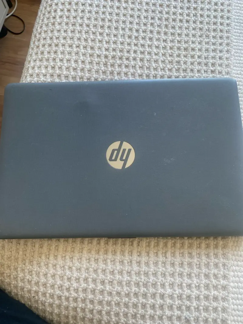 Laptop HP con Intel Pentium y pantalla grande - 2
