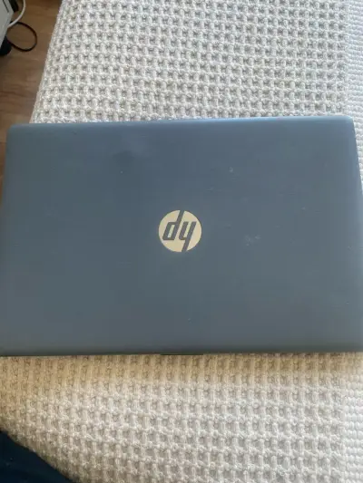 Laptop HP con Intel Pentium y pantalla grande - miniatura 2