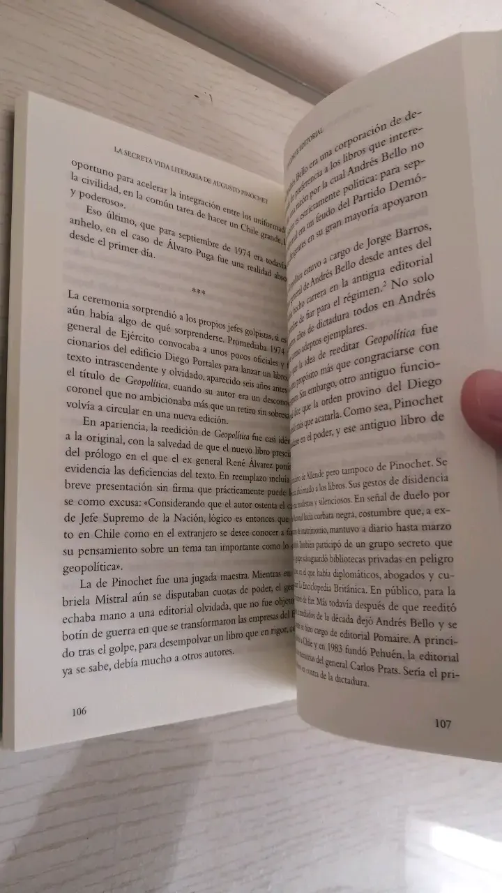 Libro 'La Secreta Vida Lit de Augusto Pinochet - 4