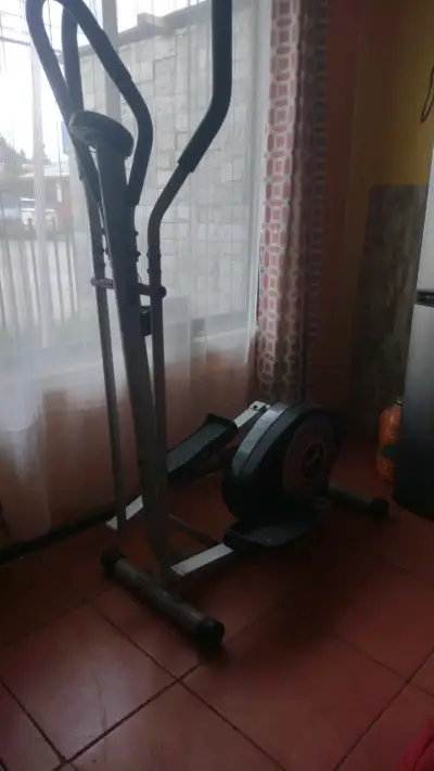 Máquina elíptica para ejercicio en casa - miniatura 1