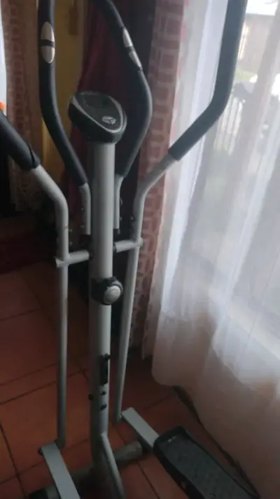 Máquina elíptica para ejercicio en casa - miniatura 2