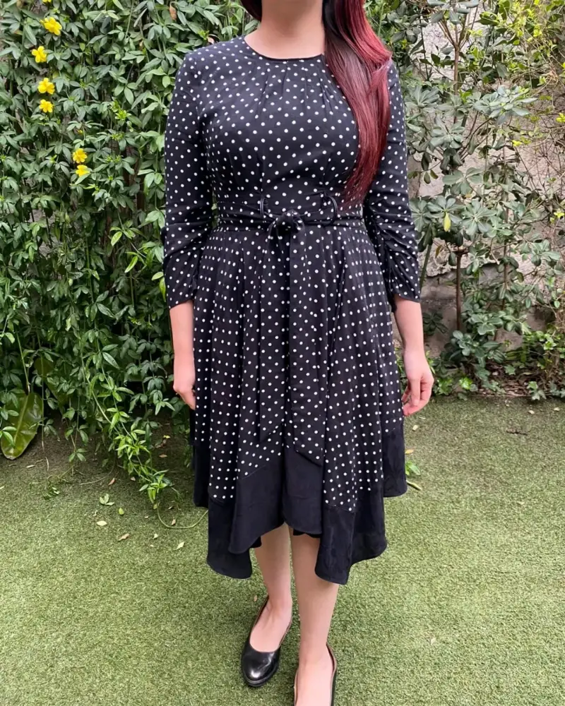 Vestido negro de lunares con cinturón - 3
