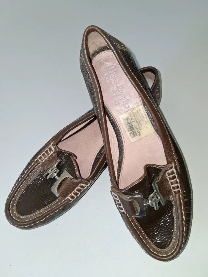 Mocasines de cuero marrón Hush Puppies para mujer