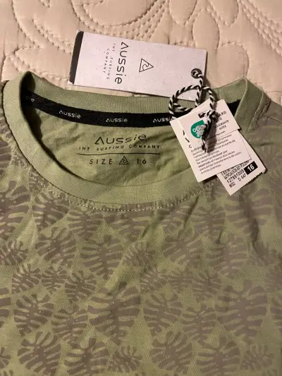 Polera verde estampada Aussie talla 16 - miniatura 1